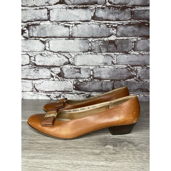 Salvatore Ferragamo Boutique Vara Brown Leather Bow Heels Women Sz 8AA US/38.5EU - Picture 1 of 16